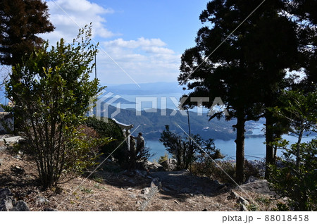 天草諸島最高峰天空に祀られた倉丘神社の鳥居 天草諸島最高峰天空に祀られた倉丘神社の鳥居 88018458