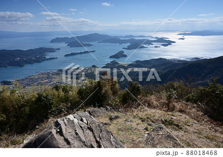 天草諸島最高峰天空に祀られた倉丘神社の鳥居 天草諸島最高峰天空に祀られた倉丘神社の鳥居 88018468