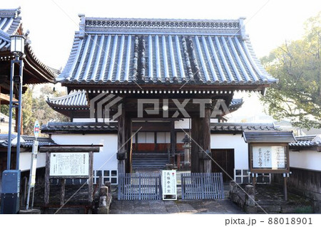 日田市　長福寺の山門 88018901