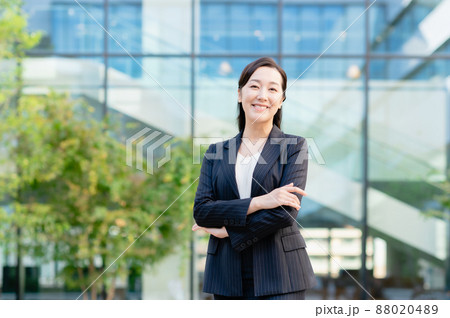 若いビジネスウーマン 撮影協力:LINK FOREST 若いビジネスウーマン 撮影協力:LINK FOREST 88020489