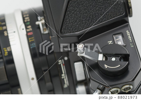 古い一眼レフカメラのフィルム巻取り部 古い一眼レフカメラのフィルム巻取り部 88021973