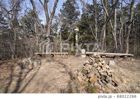 唐沢山神社から諏訪岳に向かう低山ハイキングコース 諏訪岳山頂 標高324m 唐沢山神社から諏訪岳に向かう低山ハイキングコース 諏訪岳山頂 標高324m 88022266