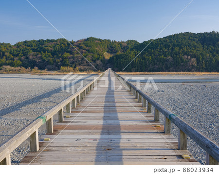 静岡島田_世界最長の木造橋・蓬莱橋 88023934
