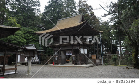 威風堂々 御上神社楼門(重文) 威風堂々 御上神社楼門(重文) 88025394