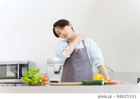 落ち込む主婦 ママ 落ち込む主婦 ママ 88025551