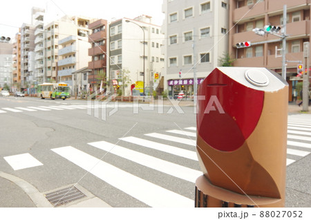 木鷽と亀戸の街中 88027052