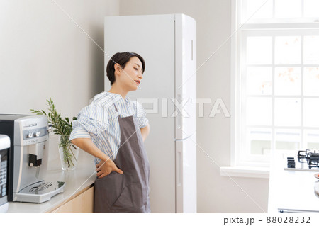 主婦　ママ　家事疲れ 88028232