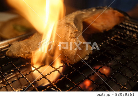 鮭カマの塩焼き 88029261