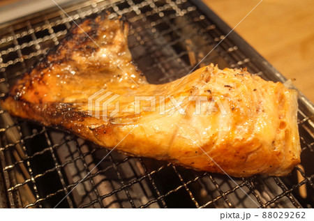 鮭カマの塩焼き 88029262