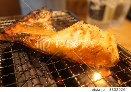 鮭カマの塩焼き 88029264