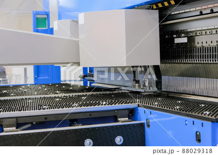 Automatic hydraulic bending machine working with sheet metal at factory 88029318