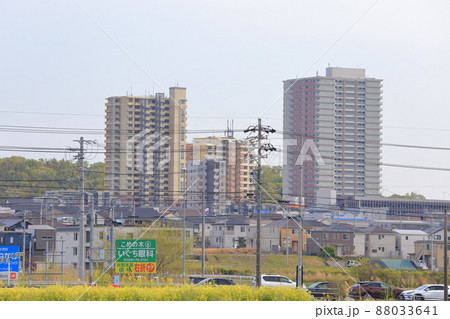 菜の花と街並み(愛知県 日進市 米野木町) 菜の花と街並み(愛知県 日進市 米野木町) 88033641