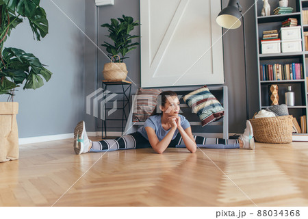 Young fit woman doing the splits working out at home Young fit woman doing the splits working out at home 88034368
