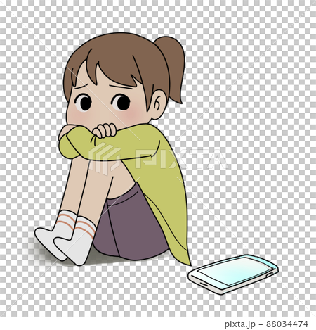 スマホを見て悲しそうな女の子 88034474