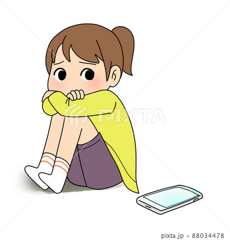 スマホを見て悲しそうな女の子 スマホを見て悲しそうな女の子 88034478