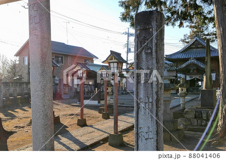 鬼鎮神社の石標と参道【埼玉県嵐山町】 88041406