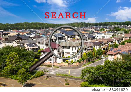 住宅街をサーチするイメージ 88041829