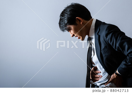 腹痛 88042713