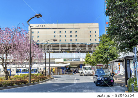 東京の都市風景　高円寺駅 88045254