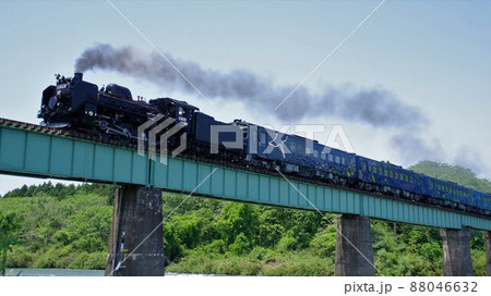 北上川橋梁を渡るSL銀河　2018年春 88046632