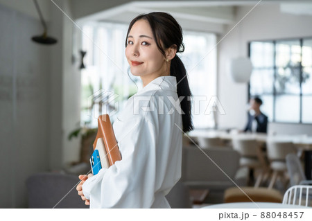ビジネス　女性　ポートレート 88048457