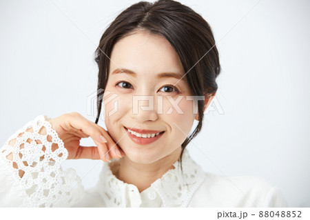 ファッション 若いキレイな女性 ファッション 若いキレイな女性 88048852