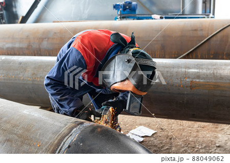 Mechanical cleaning of the weld surface and removal of slag inclusions 88049062