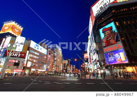 【北海道】札幌すすきの交差点の夜景 88049907