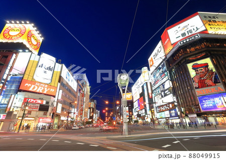 【北海道】札幌すすきの交差点の夜景 88049915