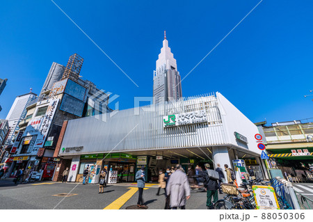 日本の東京都市景観 代々木駅やNTTドコモ代々木ビルなどを望む 日本の東京都市景観 代々木駅やNTTドコモ代々木ビルなどを望む 88050306