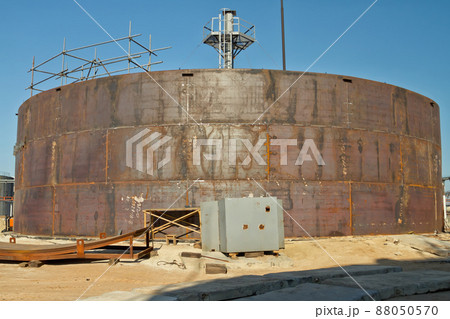 construction of the reservoir 88050570