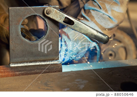 The fabrication using semi-automatic welding 88050646