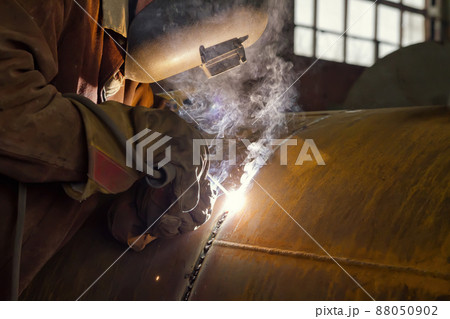 welder performs welding large diameter pipe 88050902