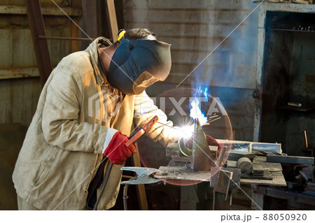 Welder busy parts of the pipeline 88050920