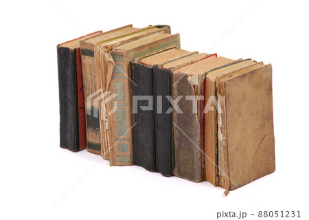 Stacked old books of different shape and color 88051231