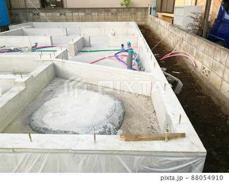 戸建て住宅の基礎工事の現場イメージ 戸建て住宅の基礎工事の現場イメージ 88054910