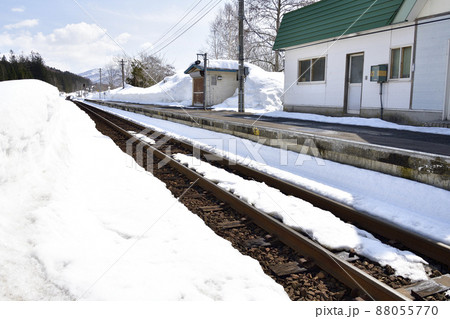 早春の北海道黒松内町で熱郛駅の風景を撮影 88055770