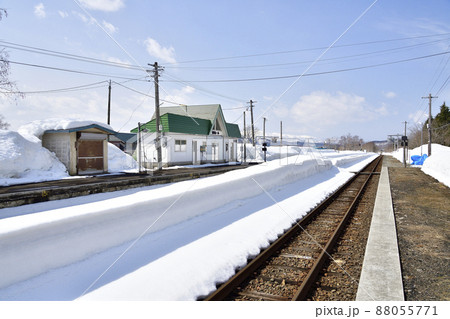 早春の北海道黒松内町で熱郛駅の風景を撮影 88055771