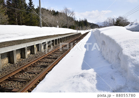 早春の北海道黒松内町で熱郛駅の風景を撮影 88055780