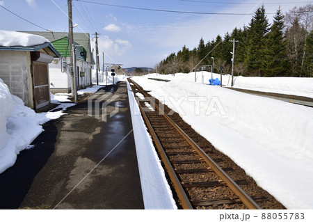 早春の北海道黒松内町で熱郛駅の風景を撮影 88055783