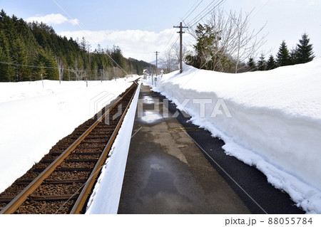 早春の北海道黒松内町で熱郛駅の風景を撮影 88055784