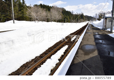 早春の北海道黒松内町で熱郛駅の風景を撮影 88055789