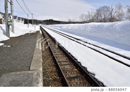 早春の北海道蘭越町で目名駅の風景を撮影 88056047