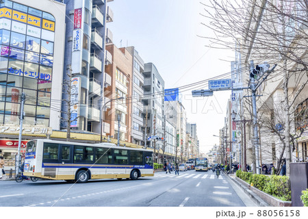 東京の都市風景　中野駅 88056158