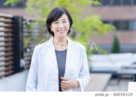 女性　医者　美容家　撮影協力：WEEK芝大門(サンフロンティア不動産) 88056329