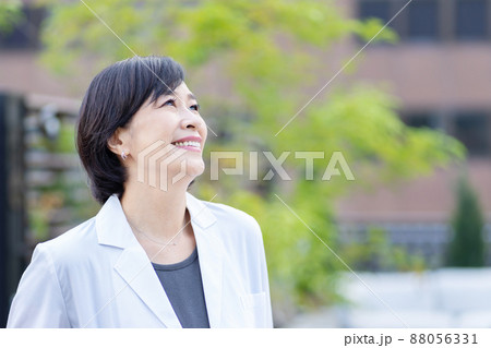 女性　医者　美容家　撮影協力：WEEK芝大門(サンフロンティア不動産) 88056331