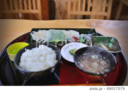 下風呂温泉のイカ刺し定食（青森県） 88057079