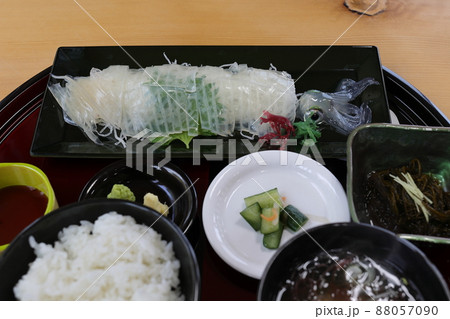 津軽海峡のイカ刺し定食(青森県) 津軽海峡のイカ刺し定食(青森県) 88057090
