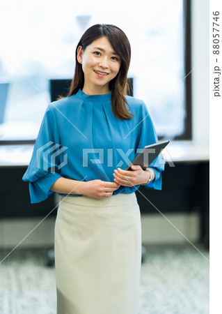 女性とオフィス 女性とオフィス 88057746