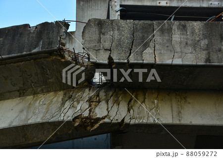 東日本大震災後の大川小学校 88059272